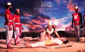 Lakshman fells down and indrajit tried to lift him