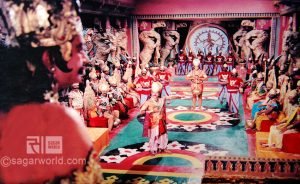 Indrajit captures Hanuman in chains and brings him in front of Ravan