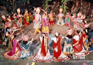 Krishna with Radha surrounded by the gopiya 